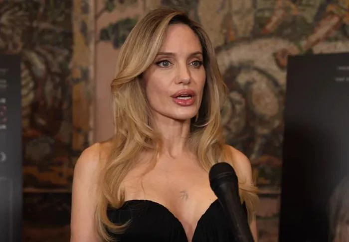 Lý do Angelina Jolie sang Campuchia sống vài tháng mỗi năm - Tuổi Trẻ Online