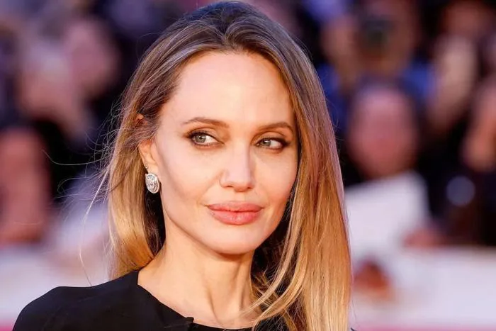 Angelina Jolie quyết phân định rõ chuyện tài chính với Brad Pitt