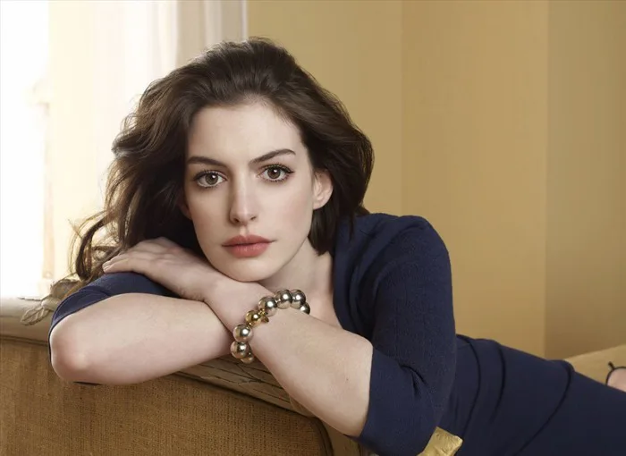 Nhan sắc Anne Hathaway viral trở lại chỉ qua bức ảnh so sánh hiện tại với  tuổi 24