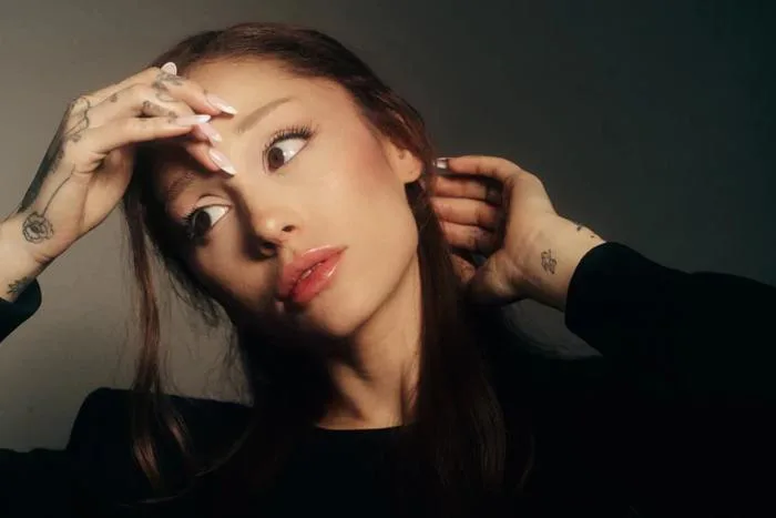 Ariana Grande tái xuất với 'petal': Tiếng lòng gai góc đằng sau hào quang -  Tuổi Trẻ Online