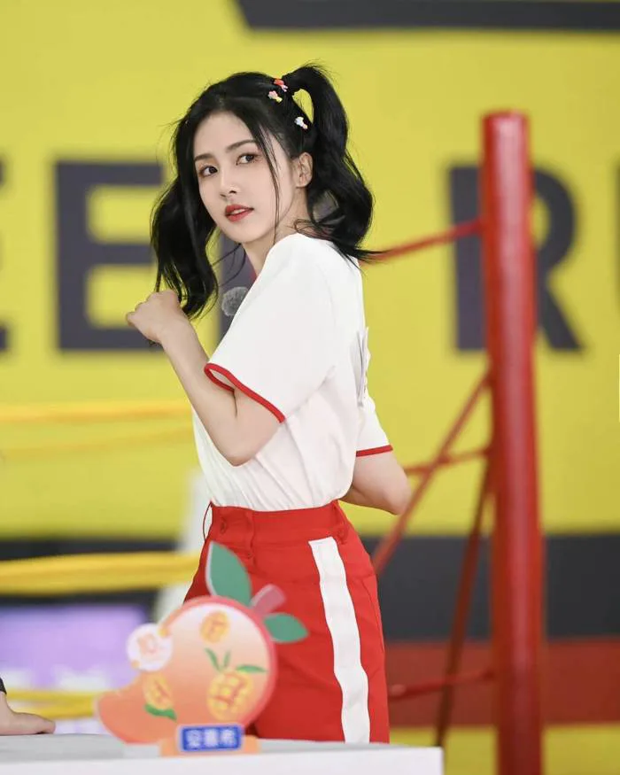 Bạch Lộc - từ mẫu ảnh, hot girl mạng trở thành ngôi sao nổi tiếng