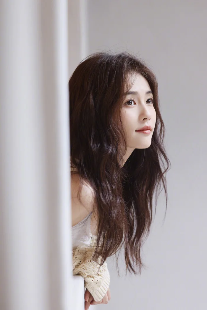 Vẻ đẹp ngọt ngào của 'nữ thần thế hệ mới' Bạch Lộc