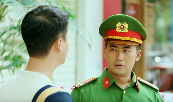 Bảo Anh: Chuyên vai công an, đời thực viên mãn bên vợ kém 11 tuổi | Báo Dân  trí
