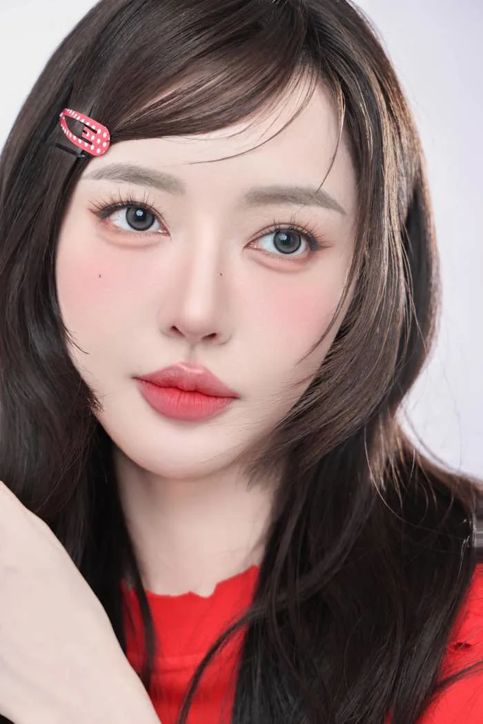Sau 'ở ẩn', Bích Phương có diện mạo khác lạ khó nhận ra