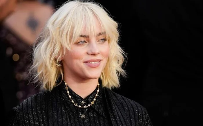 Billie Eilish và sự thay đổi phá cách với thời trang cá tính