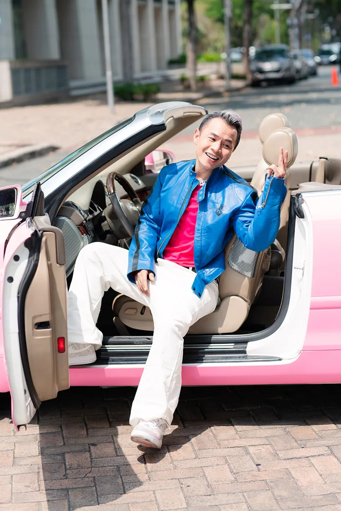 Pinkboy” Binz tung ảnh hậu trường MV mới, khoe xế xịn toàn màu hồng