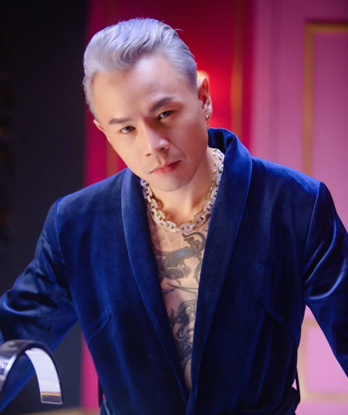 Binz kể chuyện tình yêu showbiz trong MV mới, ngầm khẳng định điều gì?