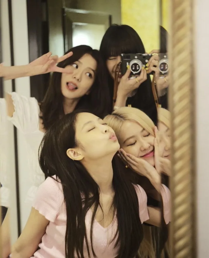 Ảnh pre-debut chưa từng công bố của BLACKPINK