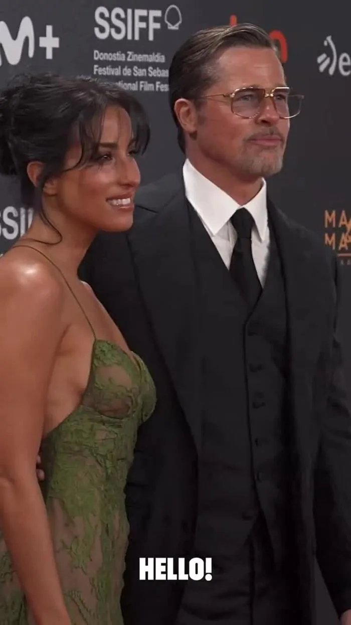 Brad Pitt kéo bạn gái vào chụp ảnh chung - Báo VnExpress Giải trí