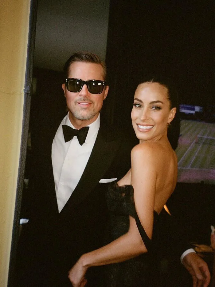 Brad Pitt và bạn gái mặc đồng điệu tại đám cưới Taylor Swift - Báo  VnExpress Giải trí