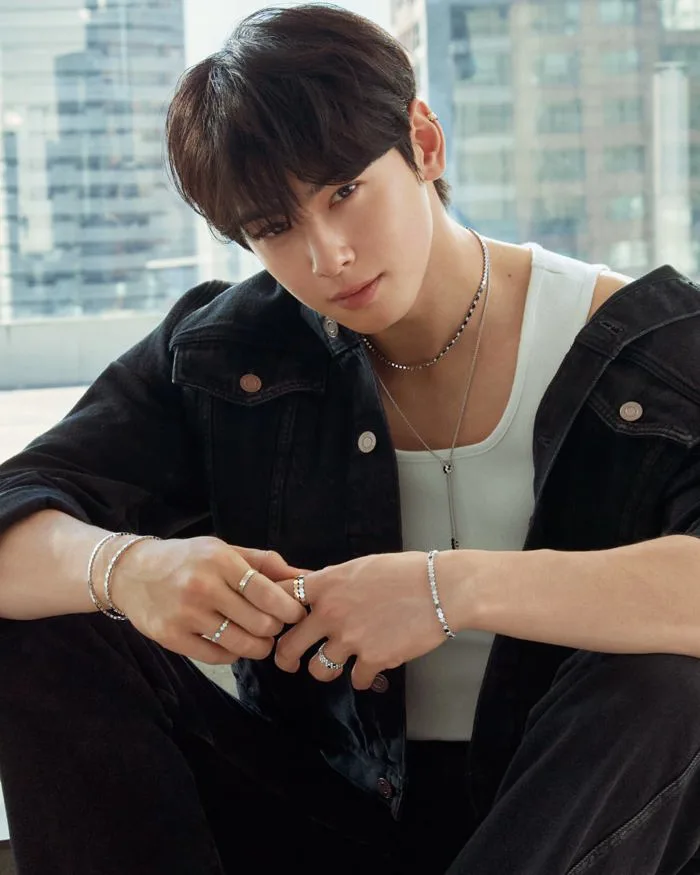 Showbiz có mỹ nam IQ xuất chúng, thiên tài gương mặt được Bộ Quốc phòng  chọn làm đại diện thúc đẩy kinh tế quốc gia