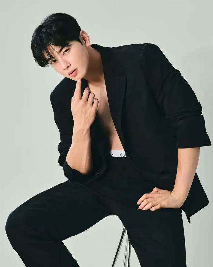 Hình ảnh gợi cảm của Cha Eun-woo trên tạp chí Calvin Klein - quạt cộng Cộng  đồng