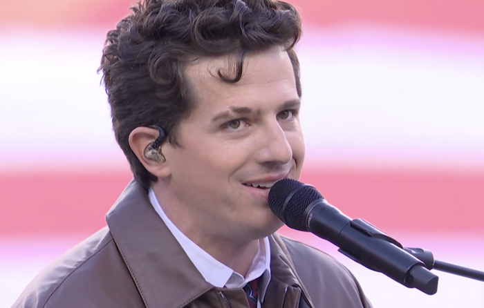 Charlie Puth hát Quốc ca Mỹ đầy ấn tượng ở Super Bowl 2026 - Tuổi Trẻ Online