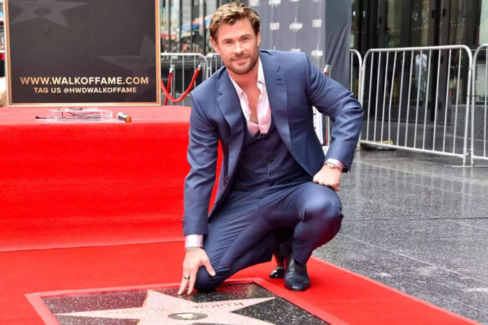 Tài tử Chris Hemsworth cùng vợ và 3 con đến nhận sao trên Đại lộ Danh vọng