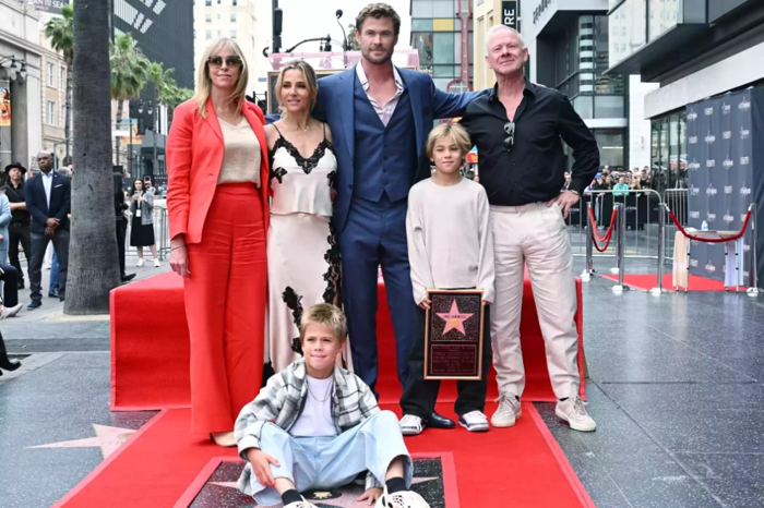 Tài tử Chris Hemsworth cùng vợ và 3 con đến nhận sao trên Đại lộ Danh vọng
