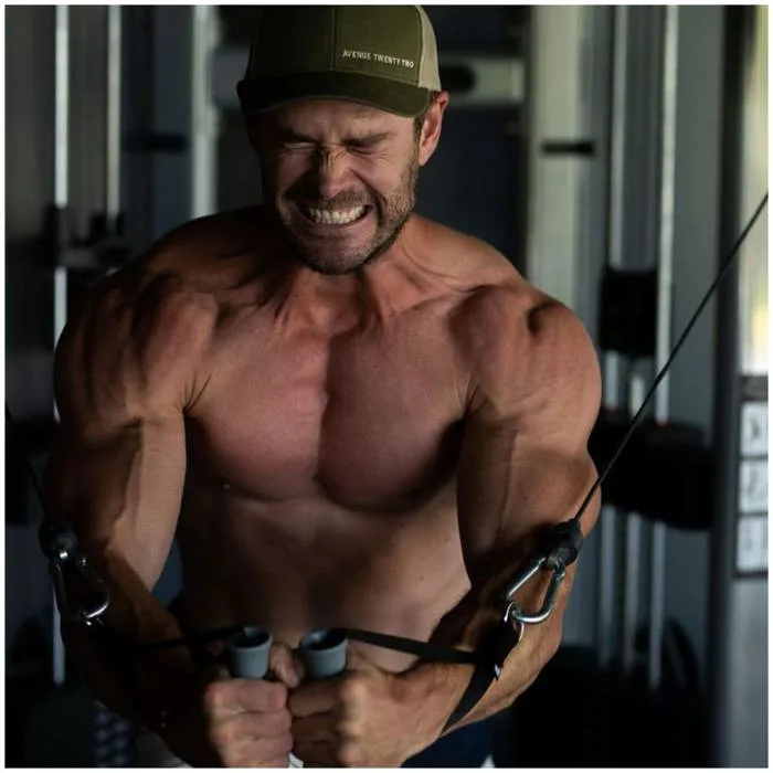 Thần Sấm” Chris Hemsworth dũng cảm ngâm mình trong đá lạnh để 