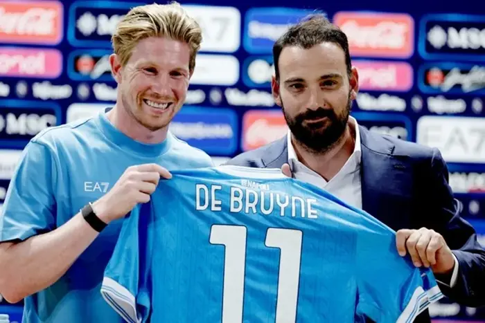 Vinh dự bất ngờ của De Bruyne ở ngày ra mắt Napoli | CHUYÊN TRANG THỂ THAO