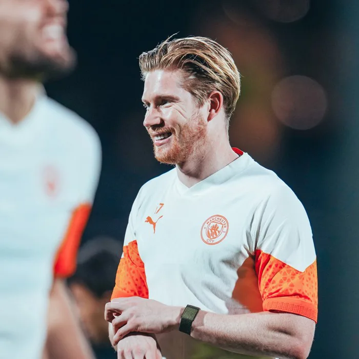 De Bruyne trở lại tập luyện, CĐV Man City hào hứng gọi tên huyền thoại sống