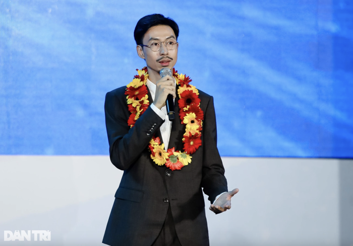 Rapper Đen Vâu được trao giải thưởng Tình nguyện Quốc gia 2023