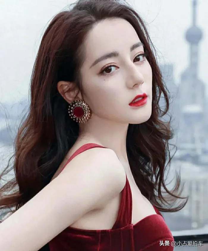 Địch Lệ Nhiệt Ba: Tài sản kếch xù nhưng cuộc sống sau camera bình dị đến  khó tin