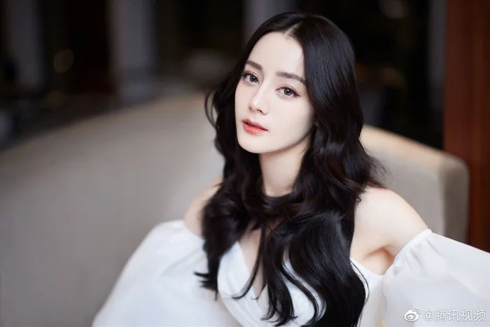 Điều gì giúp Địch Lệ Nhiệt Ba trở thành “nữ hoàng quảng cáo”