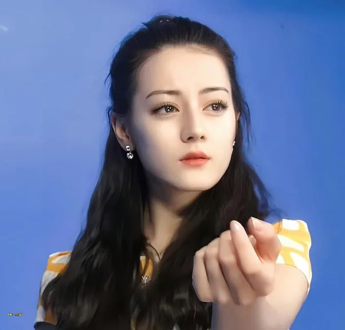 Hé lộ hình ảnh chưa từng công bố của Địch Lệ Nhiệt Ba từ 10 năm trước