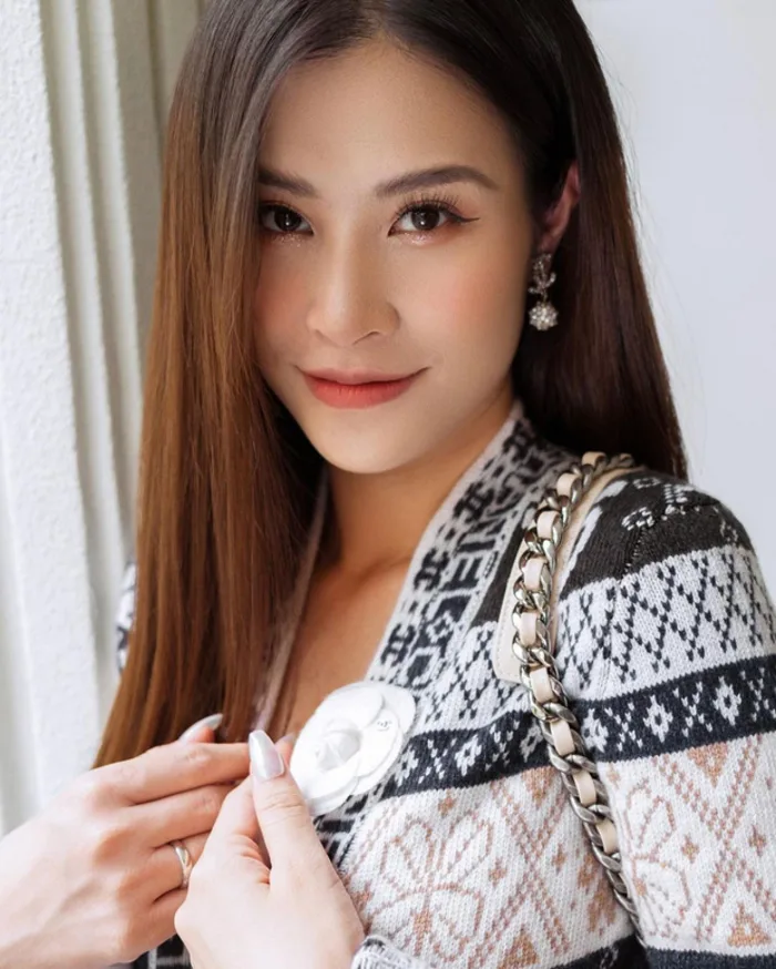 Ca sĩ Đông Nhi lên tiếng khi bị tố cướp kênh Youtube của fan - Báo Người  Lao Động