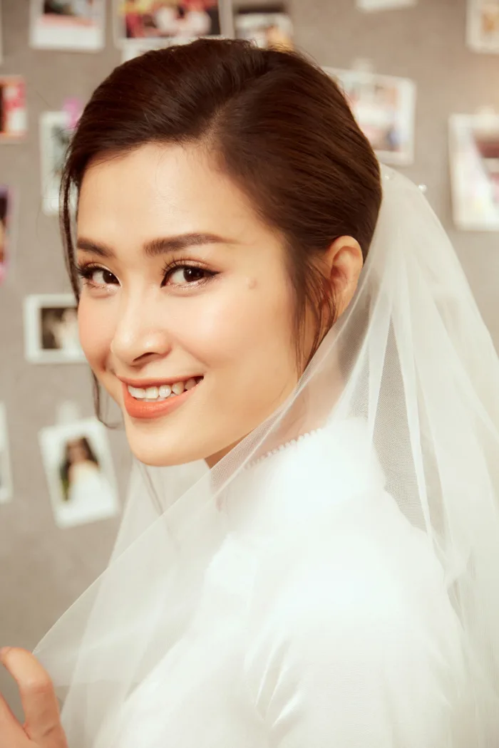 Cận cảnh những hình ảnh cực kỳ rõ nét của cô dâu Đông Nhi trong bộ váy cưới  đơn giản nhưng vô cùng thanh lịch