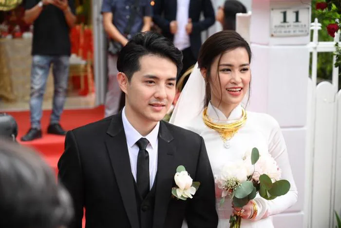 Đông Nhi, Ông Cao Thắng hạnh phúc trong lễ ăn hỏi - Đài phát thanh và  truyền hình Nghệ An