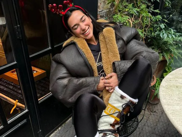 Dua Lipa kết lại năm 2024 với nhẫn đính hôn từ Callum Turner