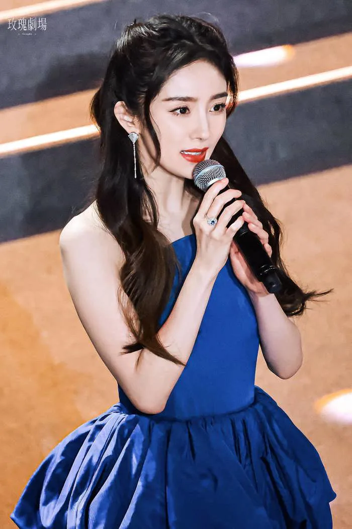 Tạo hình cực đẹp của Dương Mịch trong show đón xuân, xứng danh Tiểu Hoa Đán  85 đỉnh nhất?