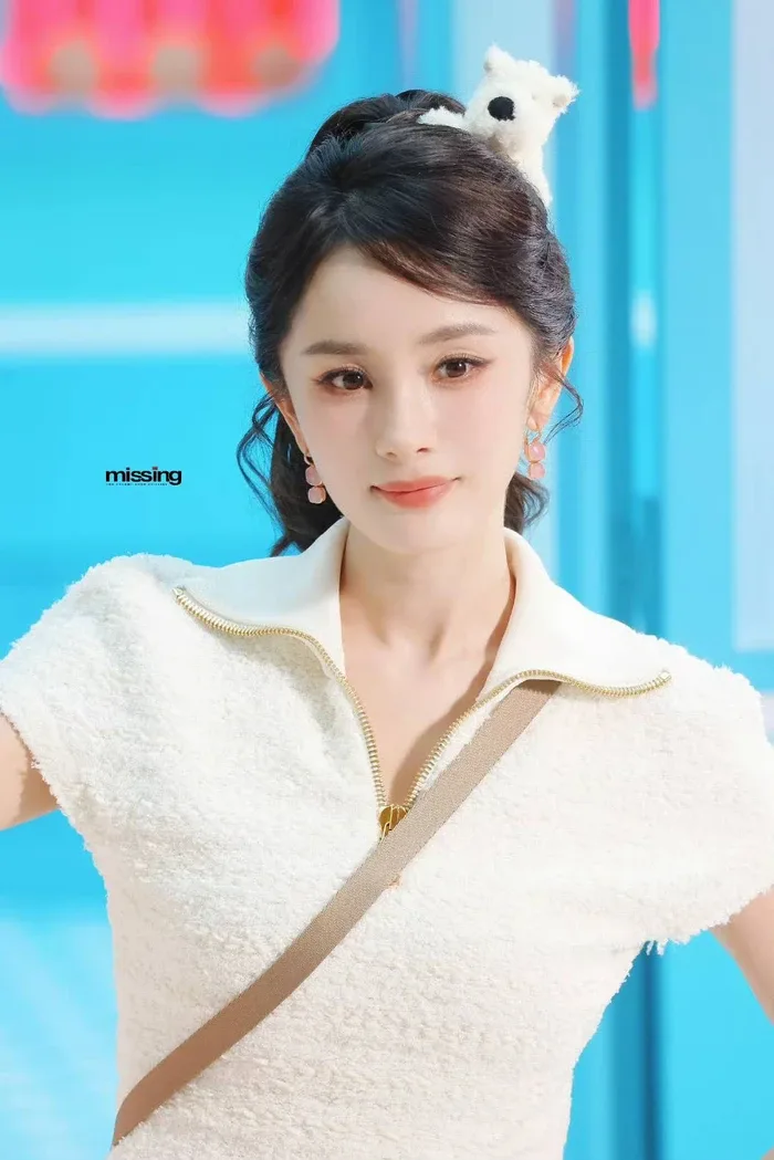 Dương Mịch lộ rõ dấu hiệu tuổi tác qua ảnh 'cam thường' - Saostar.vn