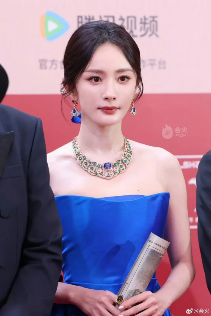 Sốc visual tuyệt đối xinh đẹp của Dương Mịch: Nhan sắc phá đảo cam thường,  lên đồ đẳng cấp bùng nổ MXH