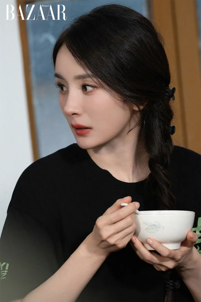 Giữ dáng để bước vào tuổi 40 như Dương Mịch | Harper's Bazaar Việt Nam