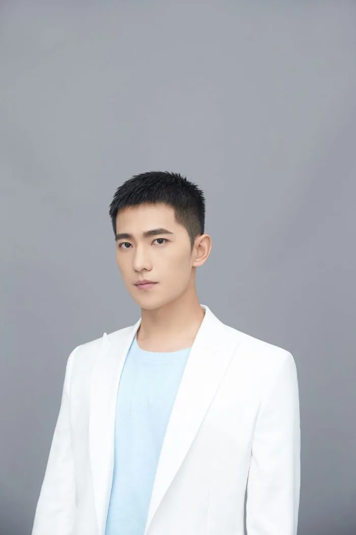 Tiểu sử Dương Dương: Năng lực có hạn nhưng nhan sắc có thừa, toàn đóng cặp  cùng mỹ nhân hàng đầu