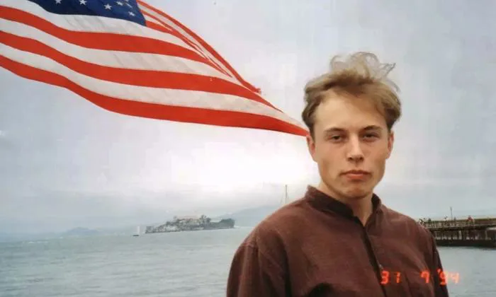 Elon Musk khoe ảnh hiếm của bản thân cách đây 30 năm - Báo VnExpress