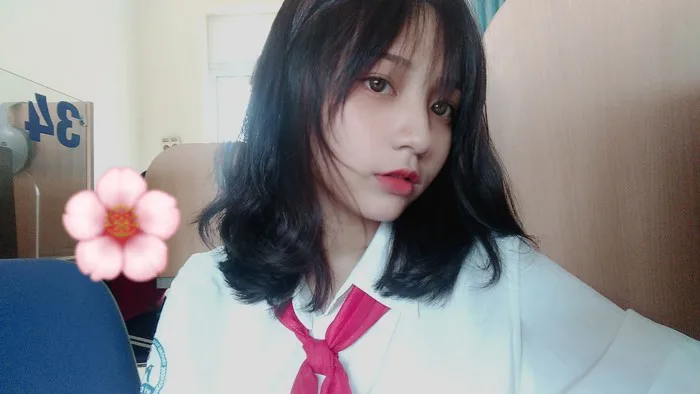 Đi xem giải vô tình lọt vào camera, cô nàng 2K4 xinh đẹp phổng phao bị cộng  đồng CS:GO Việt 'săn info' ráo riết