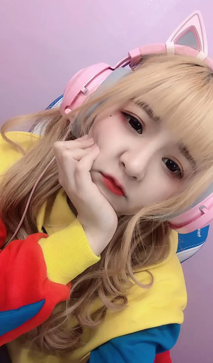 Những hình ảnh xinh đẹp hút mắt của nữ streamer Mèo 2k4, lộ hình xăm đặc  biệt