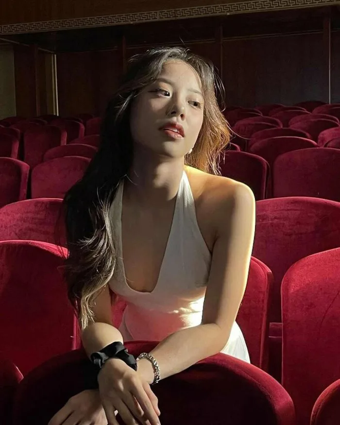 Minga - gái xinh 2K5 hot nhất MXH những giờ qua: Nhan sắc chuẩn gái Hàn,  gout ăn mặc sành khỏi bàn