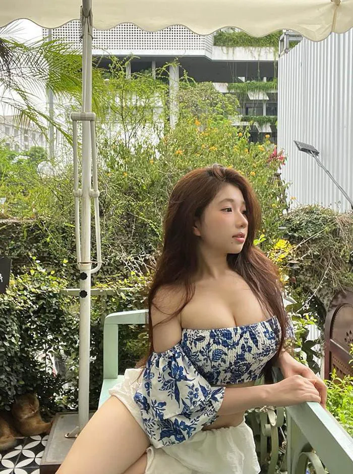 Hot girl 2k6 khiến fan ngỡ ngàng với dung mạo kiều diễm