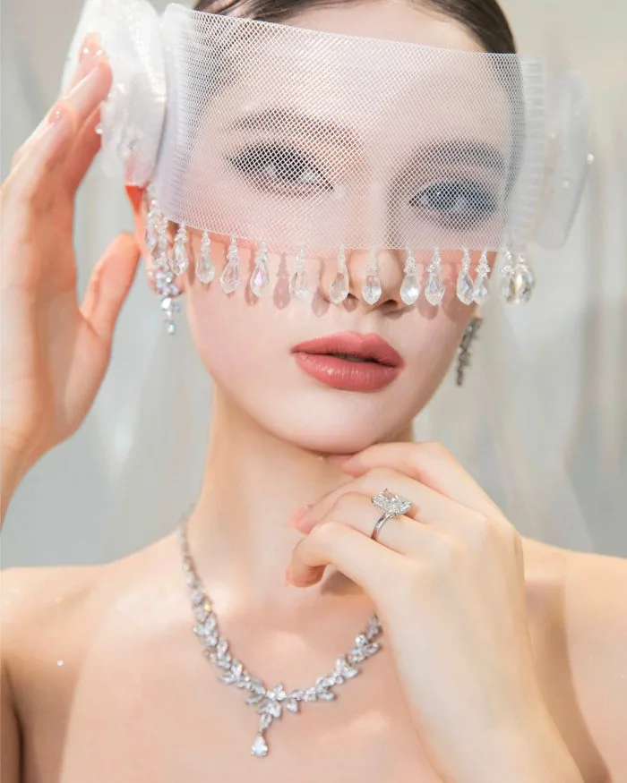 Chân dài 2k7 lai Việt - Nga gây sốt vì xinh như búp bê, là em gái thủ môn  nổi tiếng, cao vượt Văn Toàn, bẽn lẽn cạnh Hoàng Đức