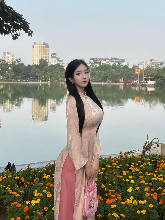 Đón Tết sớm với bộ ảnh áo dài, hot girl 2k7 nhận “bão like” nhờ nhan sắc mê  mẩn
