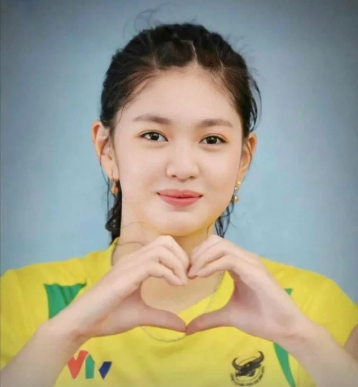 Nhan sắc nữ VĐV bóng chuyền 2k9 được khen xinh như Song Hye Kyo, 15 tuổi đã  cao trên 1m80 là con nhà nòi