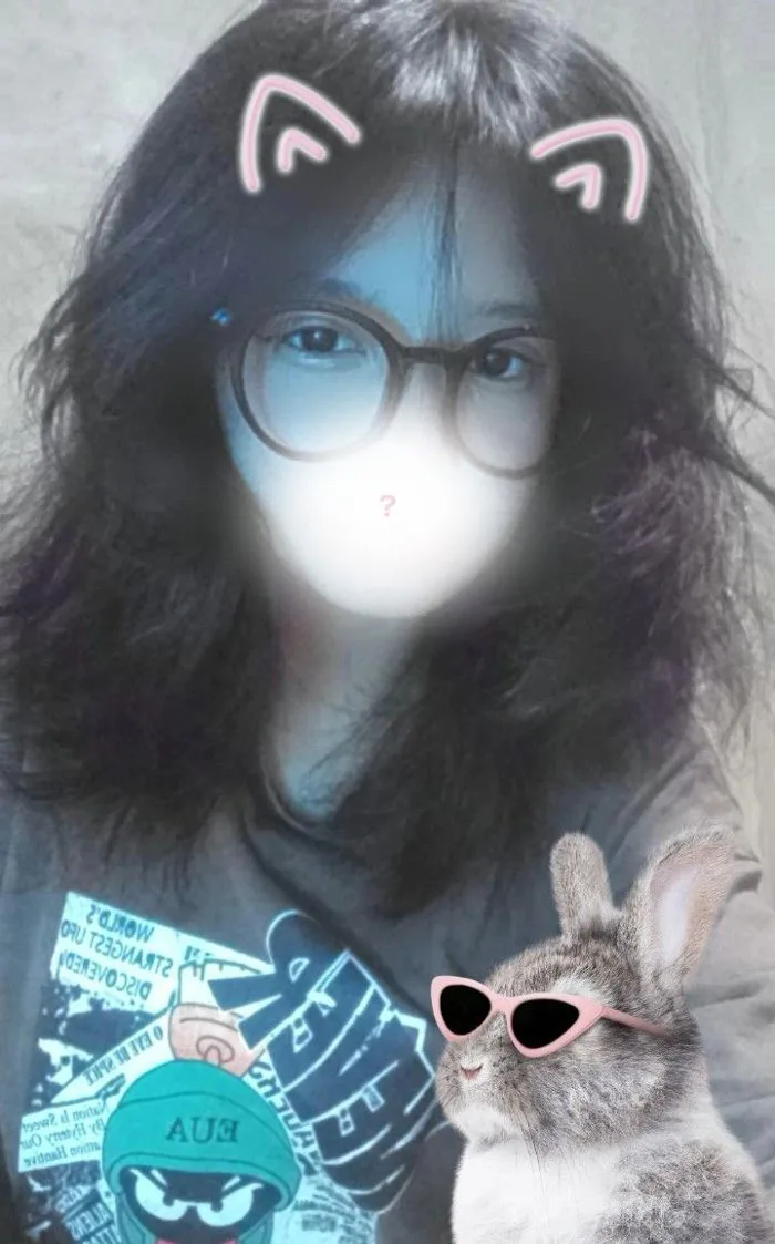 Gái xinh 2k8 che mặt