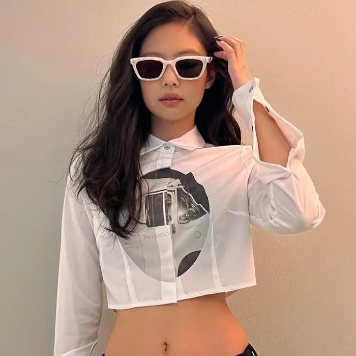 Phong cách phối áo croptop của Jennie (Blackpink)