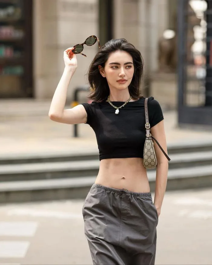 Hô biến chiếc áo croptop để nàng đa phong cách với 3 món đồ sau