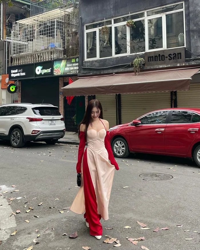 Dàn hot girl xúng xính áo dài đón năm mới