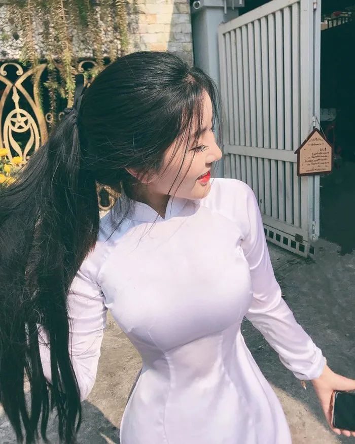 Mặc áo dài còn ngút ngàn thần thái: Hội gái xinh ẵm ngàn like như chơi,  tiếng thơm lan sang cả Trung Quốc