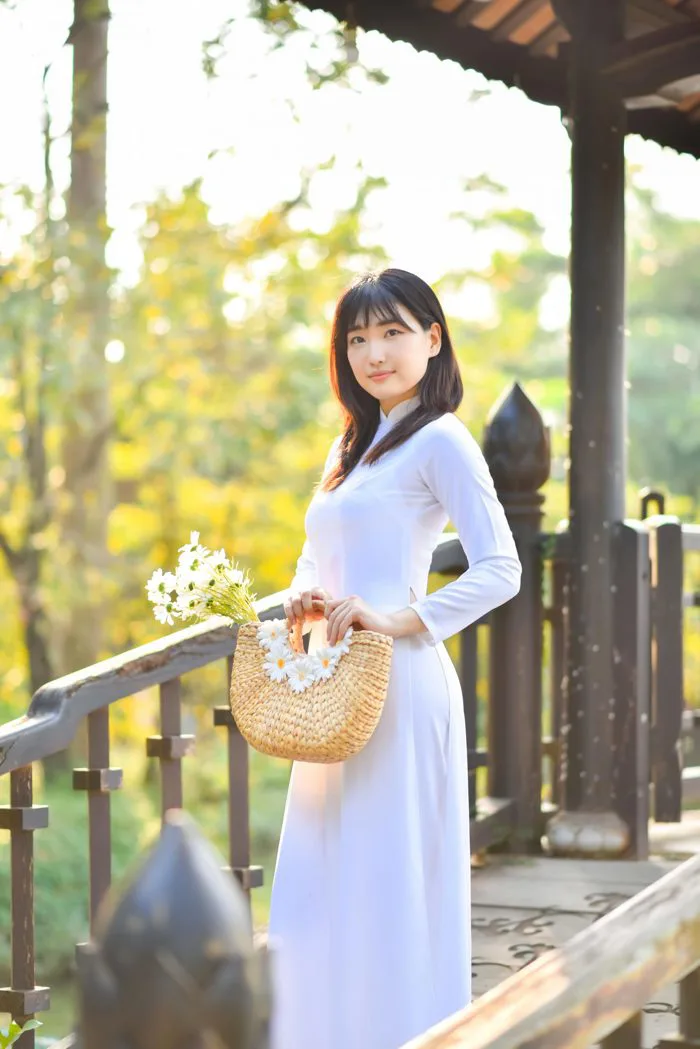 Album ảnh áo dài trắng cô gái Hàn Quốc ở Bảo tàng Áo Dài Q9