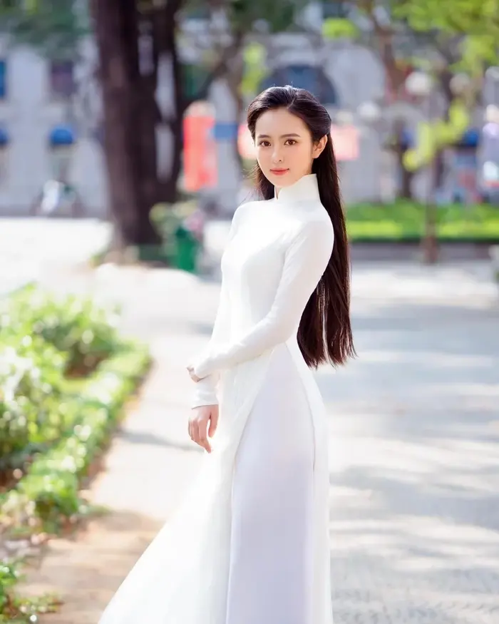 Bộ ảnh gái xinh áo dài sexy khoe dáng chuẩn cực cuốn hút